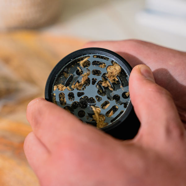 Premium grinder (Zamnesia)
