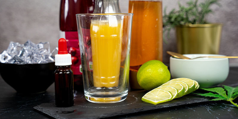 Kom alle ingredienser i din cocktailshaker Kom alle ingredienser i din cocktailshaker