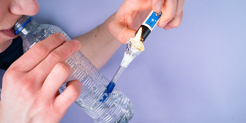 Gør det selv-bong af plastflaske DIY plastic bottle bong