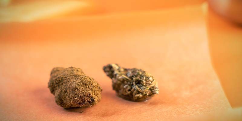 Læg din skinnende moon rock på noget bagepapir Lay Your Glistening Moon Rock On Some Parchment Paper