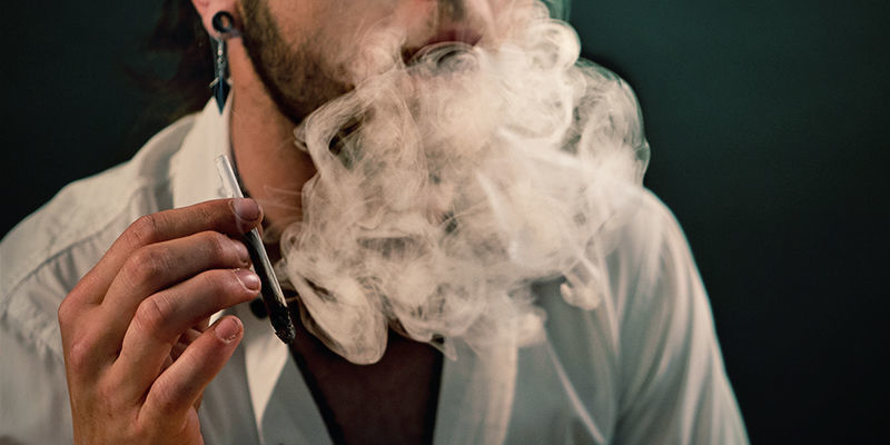Giver cannabis et kraftigere rus, hvis du holder vejret? Marijuana Hit Harder Hold Breath
