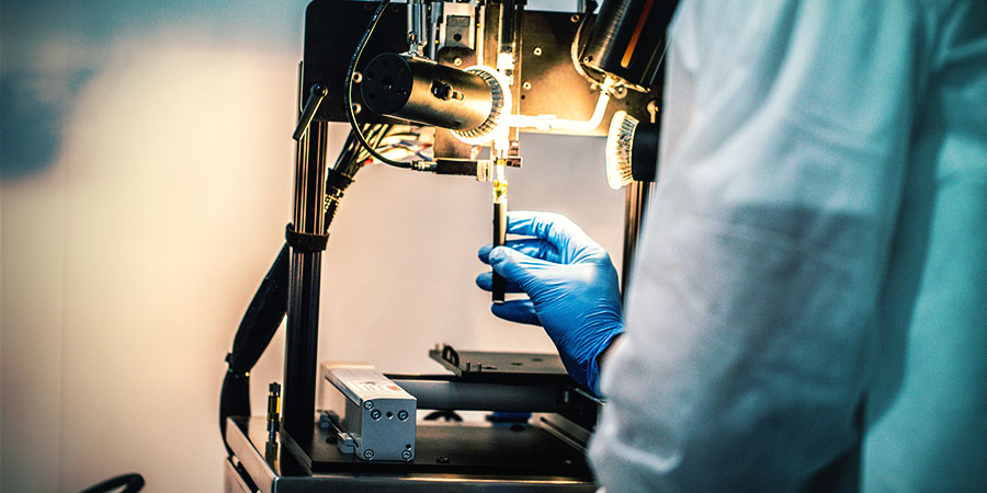 Industrielle og hjemmebaserede CO₂-ekstraktioner INDUSTRIAL AND HOME CO₂ EXTRACTIONS