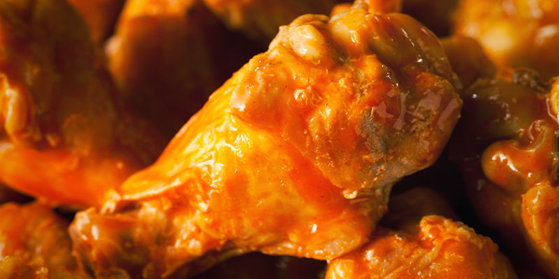 Cannabis-infuserede buffalo wings BUD-INFUSED BUFFALO WINGS