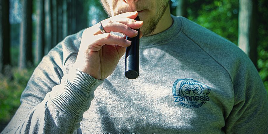 Hvordan adskiller spiselige sig fra andre måder at indtage cannabis på, som rygning/vaping? Hvordan adskiller cannabis-spiselige sig fra andre måder at indtage cannabis på, som rygning/vaping?