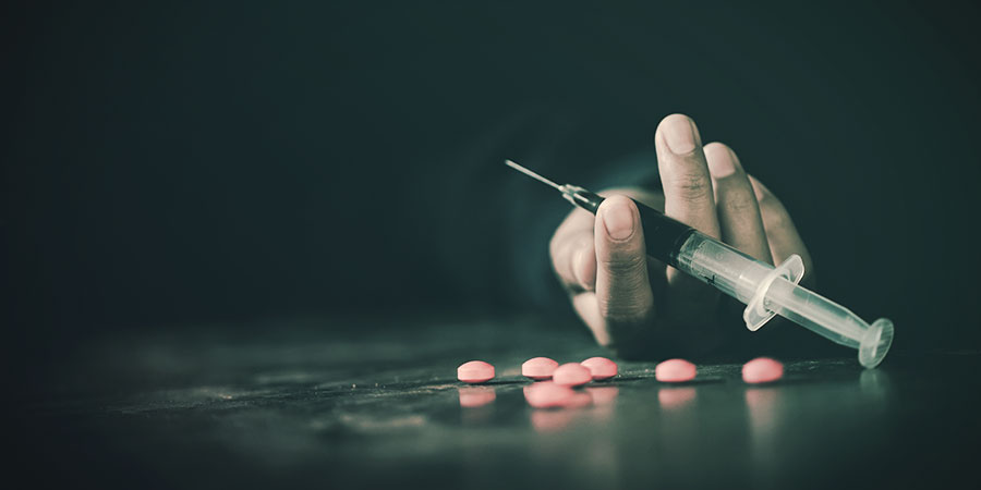 Hvilke risici er der ved at blande stoffer? WHAT ARE THE RISKS OF MIXING DRUGS?