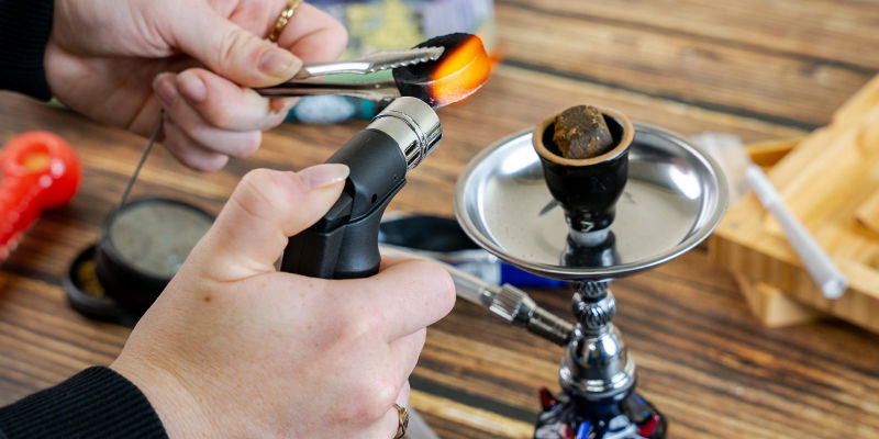 Ryg hash i en vandpibe Ryg hash i en vandpibe