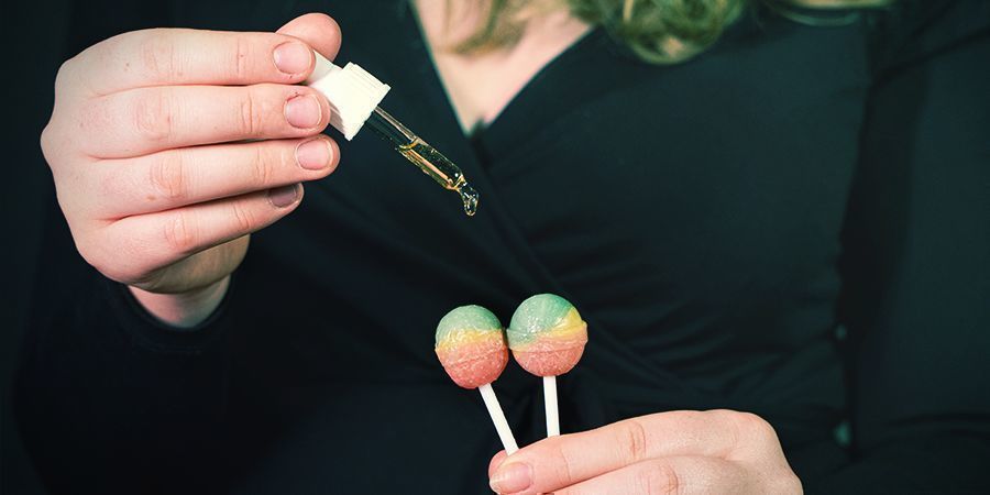 Metode 1: Med cannabis-tinktur Sådan laver du dine egne cannabis-slikkepinde med cannabis-tinktur