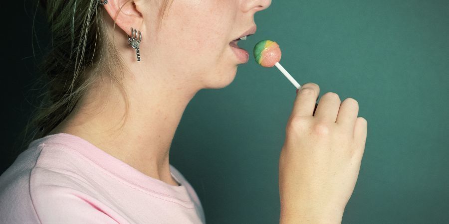Bliver man skæv af cannabis-slikkepinde? Bliver man skæv af cannabis-slikkepinde?