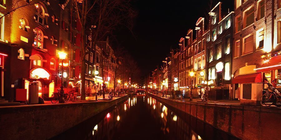Red light district Amsterdam Smoke Spots: The Red-Light District