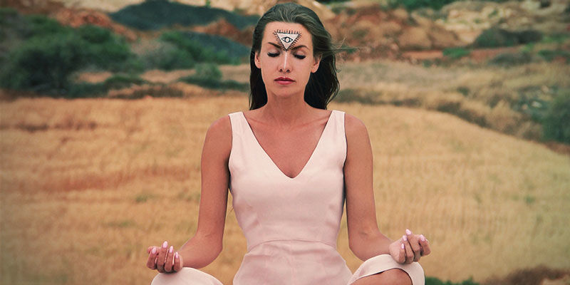 Yoga og psykedelika YOGA AND PSYCHEDELICS