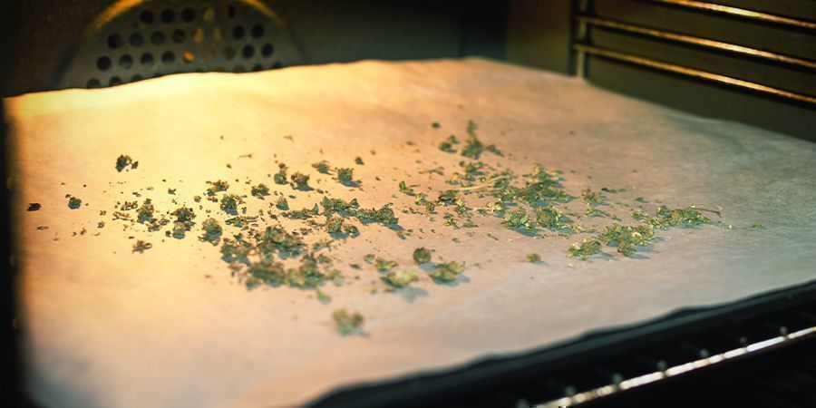 Cannabis-koncentrater og spiselige: decarb om nødvendigt