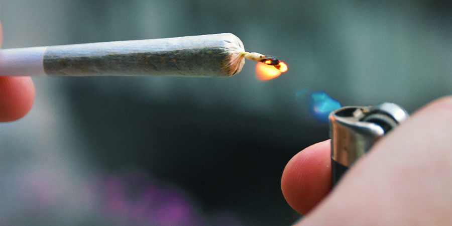 Hold nøje øje, når du tænder en joint, pibe eller bong Sådan opdager du forurening i cannabis: Hold nøje øje, når du tænder en joint, pibe eller bong