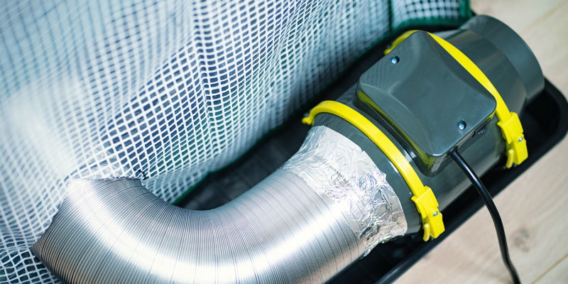 Monter udsugningsventilatoren Martha tent: Attach the exhaust fan
