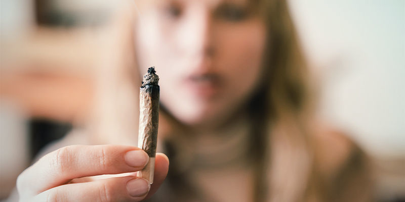 Hvorfor giver rygning af cannabis ondt i halsen? Hvorfor giver rygning af cannabis ondt i halsen?