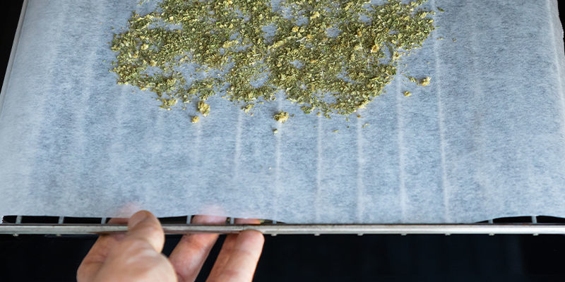 Bage cannabis i ovnen Bage cannabis i ovnen