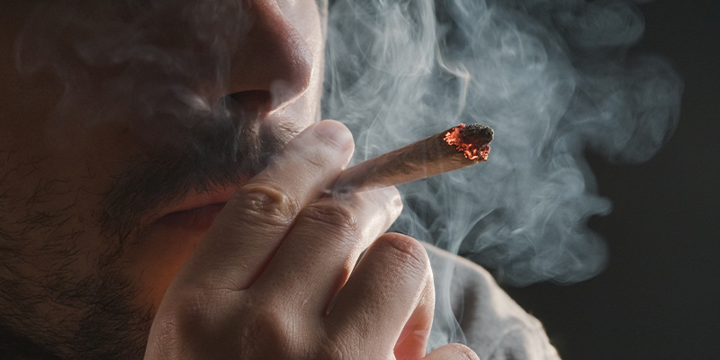 Forstå, hvordan det virker at inhalere cannabis Forstå, hvordan det virker at inhalere cannabis