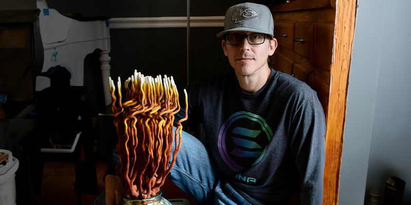 Svampefloristik: Et interview med den banebrydende kunstner Josh Roland Svampefloristik: Et interview med den banebrydende kunstner Josh Roland