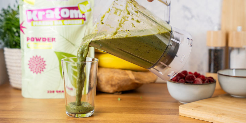 Blend, til det hele er godt blandet, og servér. Blend until fully mixed, then serve.