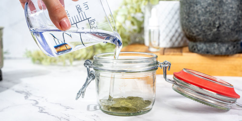 Kom din malede cannabis i et glas Kom din malede cannabis i et glas