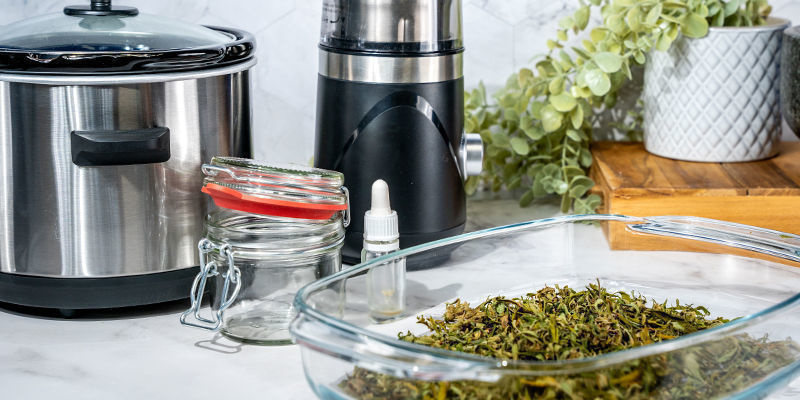 Sådan laver du en alkoholfri cannabis-tinktur Sådan laver du en alkoholfri cannabis-tinktur