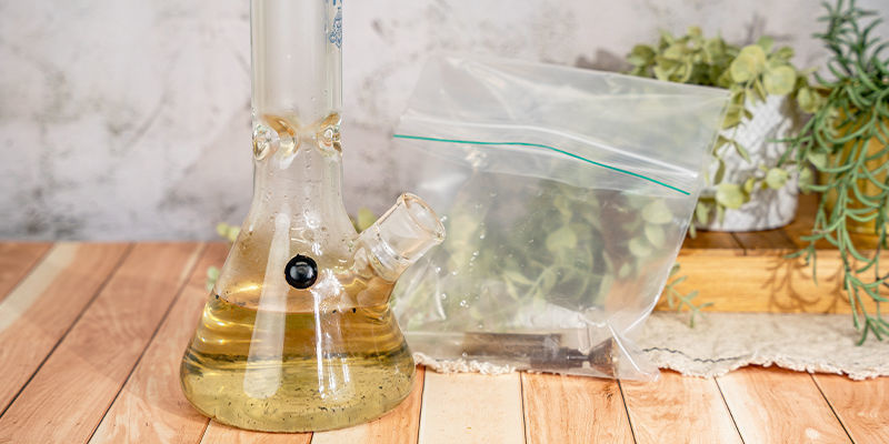 Start med at fjerne bonghovedet og downstem Begin by removing the bowl and downstem