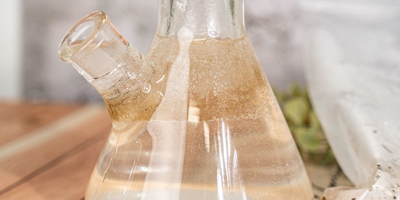 Tilsæt eddike i din Bong og i posen Add some vinegar to your bong and the sandwich bag