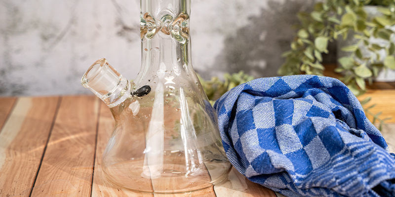 Til sidst skyller du din Bong, lader den tørre, og så er du klar igen Lastly, give your bong a rinse, let it dry, and you're good to go