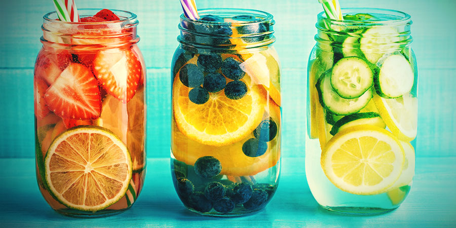 Alternativer til bongvand: frugtinfuseret vand Alternativer til bongvand: frugtinfuseret vand