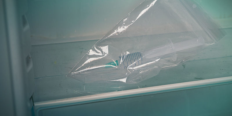 Opbevar dine sporesprøjter i en lufttæt lynlåspose i køleskabet Magic Mushroom Spore Syringe: store your spore syringes in an airtight ziplock bag in the fridge