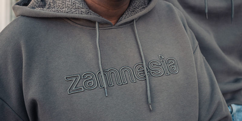 Zamnesia broderet hoodie (grå)