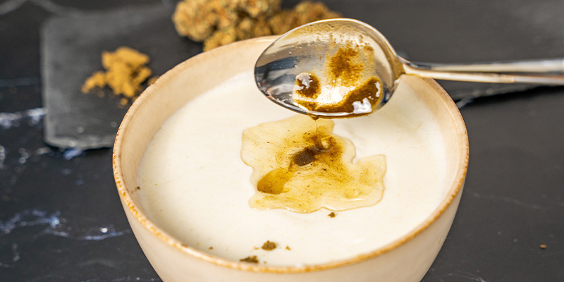 Når du er tilfreds med blandingen, rører du den blot ud i din yoghurt—og så er den klar! Once you’re satisfied with the mixture, simply mix it into your container of yoghurt, and voilà!