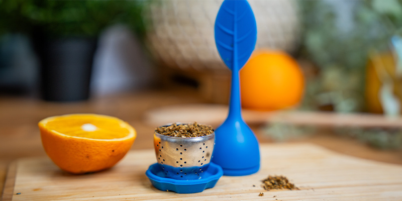 Fyld de decarboxylerede blomster i en urt-/krydderiinfuser eller i teposer Fyld de decarboxylerede blomster i en urt-/krydderiinfuser eller i teposer