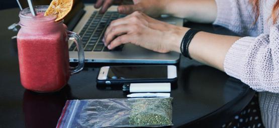 Guide til at ryge cannabis diskret på arbejdet