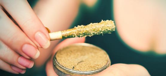 Sådan twaxer du en joint eller en bongskål